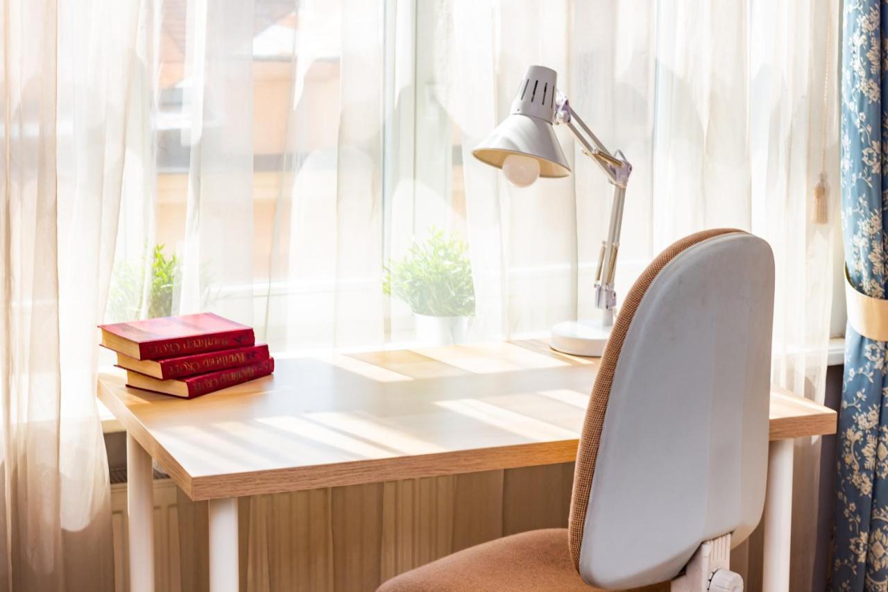 Classic Style Apartment In The Center Of Riga Bagian luar foto