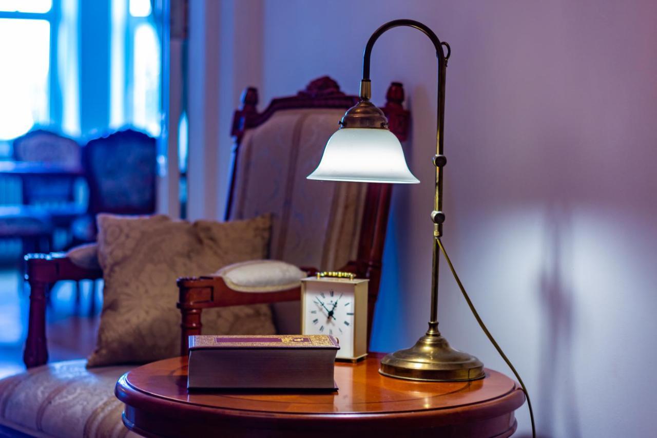 Classic Style Apartment In The Center Of Riga Bagian luar foto
