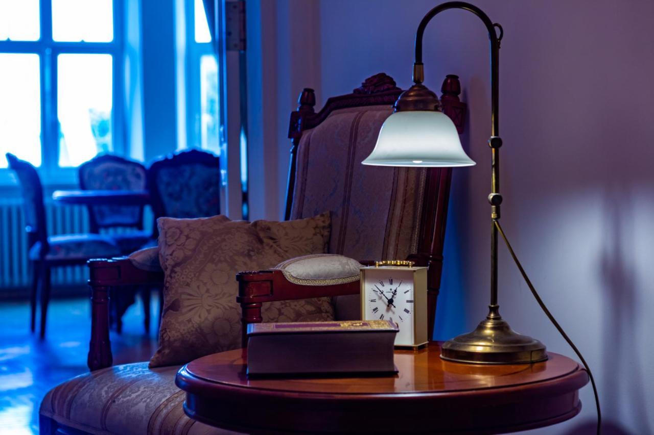 Classic Style Apartment In The Center Of Riga Bagian luar foto