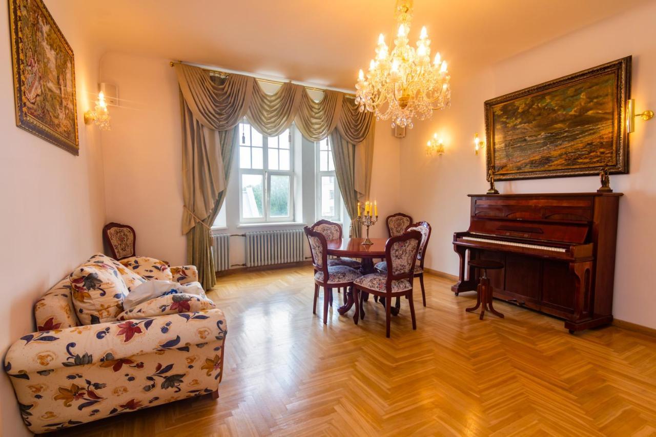 Classic Style Apartment In The Center Of Riga Bagian luar foto