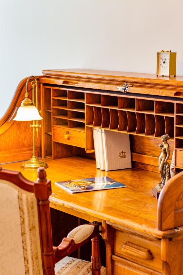 Classic Style Apartment In The Center Of Riga Bagian luar foto
