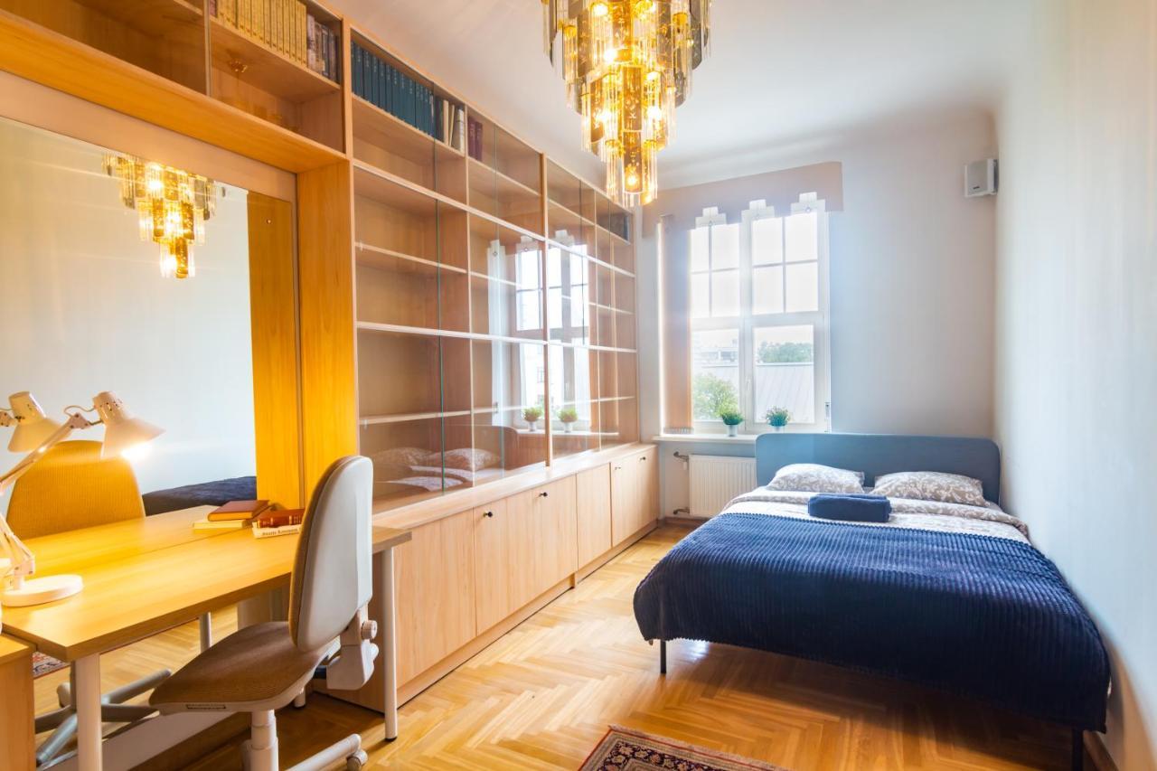 Classic Style Apartment In The Center Of Riga Bagian luar foto
