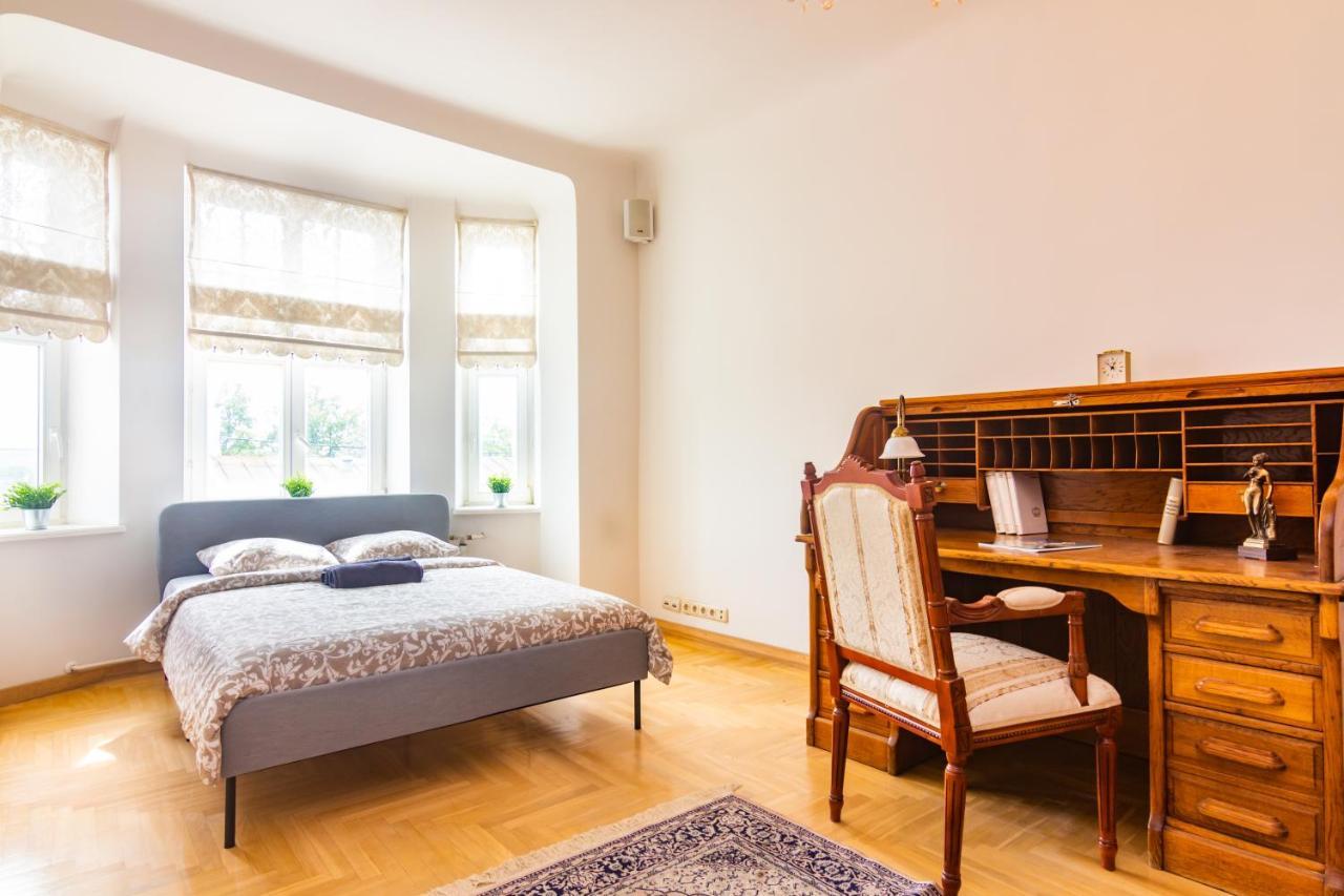 Classic Style Apartment In The Center Of Riga Bagian luar foto