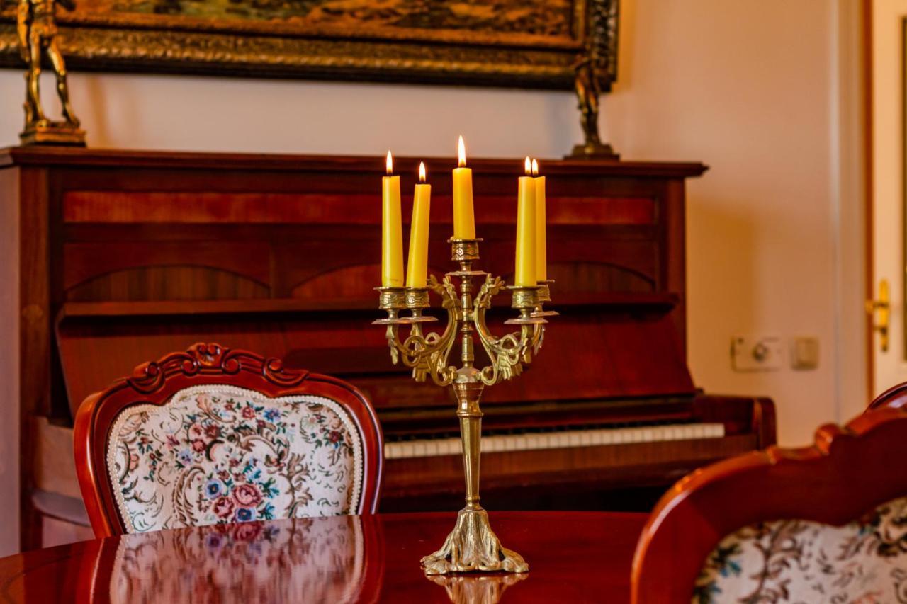 Classic Style Apartment In The Center Of Riga Bagian luar foto